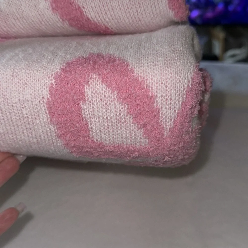 - Cupcakes and cashmere pink ribbon/bow, king size reversible, knit blanket 🎀🎀🎀